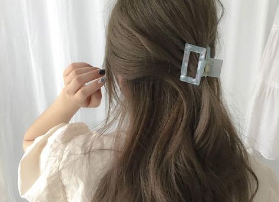 Your Hair Isn't Frizzy, It's Curly! All About CGM Routine f17c2ca7461e495ddd927268db01fc79 83fa7ab1
