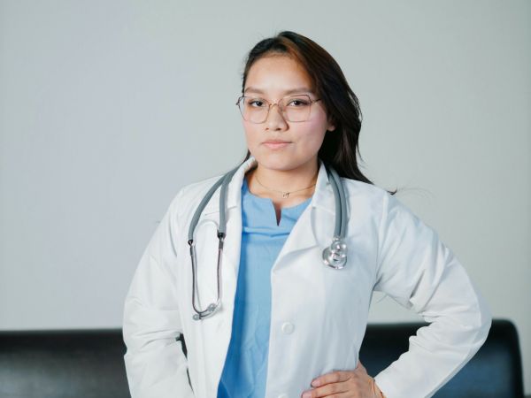 Dr. Sophia Bennett, Dermatologist & Eco-Beauty Expert