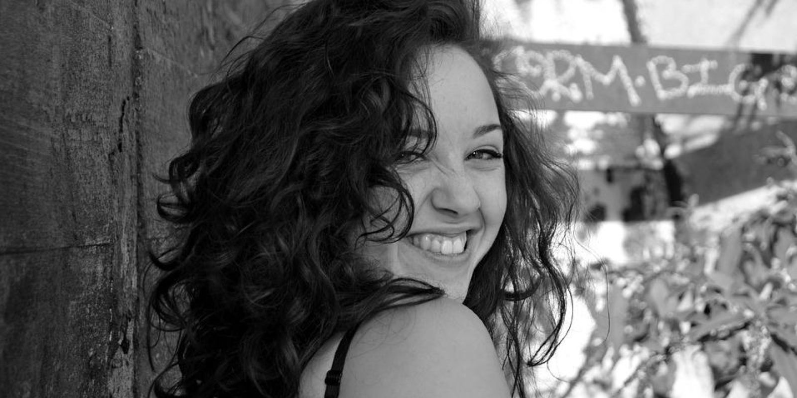 Flat Roots In Wavy Hair? - Add Bounce With PURC! wavy hair girl b05cd9f2