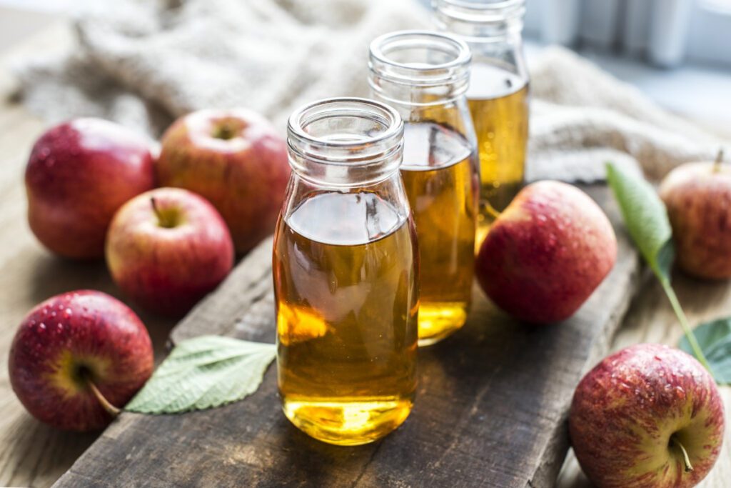 Everything You Need To Know About Apple Cider Vinegar: For Hair & Skin image2 1 2